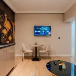 Urban Jungle By Blvd 44b1 - Free Parking