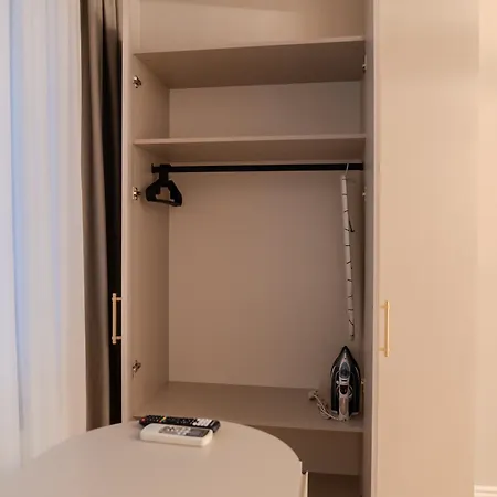 Urban Jungle - Premium By Blvd 44b1 * Bucarest