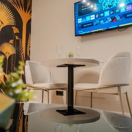 Urban Jungle - Premium By Blvd 44b1 Apartment