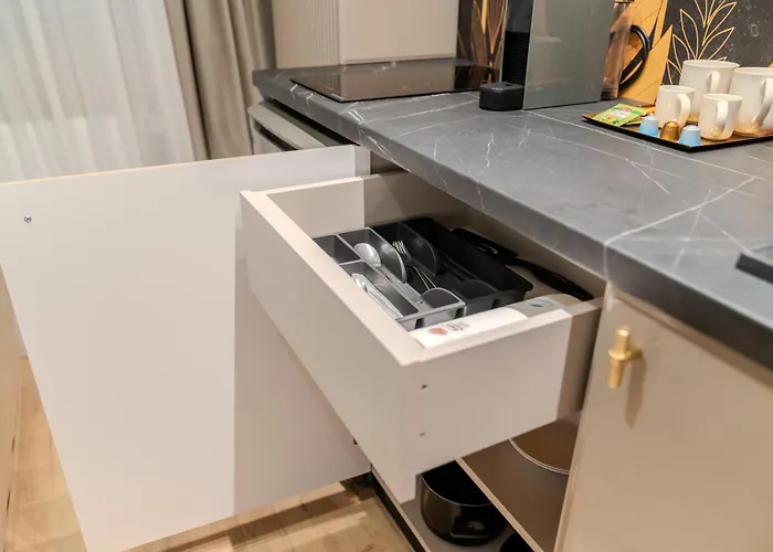 Urban Jungle By Blvd 44b1 - Free Parking